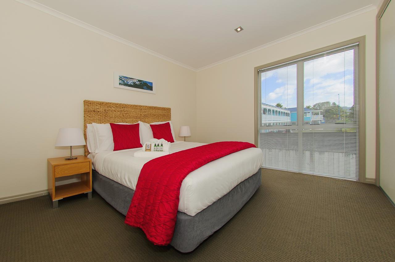Crow'S Nest Apartments Whitianga Extérieur photo
