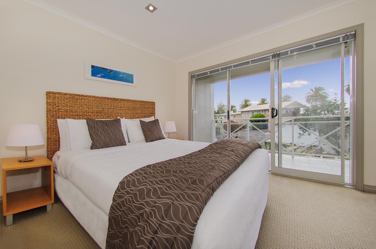 Crow'S Nest Apartments Whitianga Extérieur photo