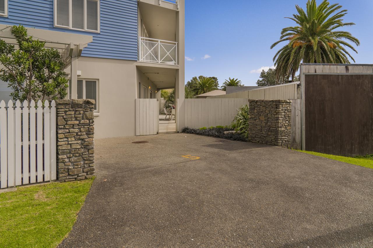 Crow'S Nest Apartments Whitianga Extérieur photo